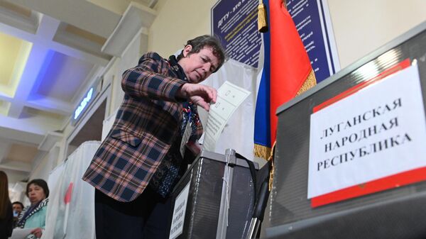 Голосование в городах России на референдумах о присоединении к РФ - Sputnik Молдова