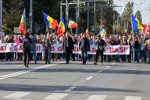 Protestarii au venit din ,mai multe raioane ale țării, deplasându-se în coloane către centrul Capitalei.   - Sputnik Moldova