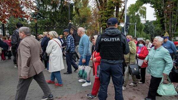 Protestatari și polițiști la președinție - Sputnik Moldova