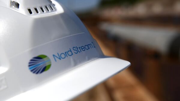 Simbolul „Nord Stream 2” pe casca unui angajat al proiectului - Sputnik Moldova-România