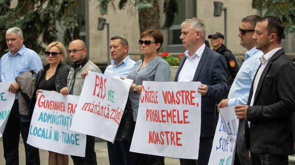 Zeci de primari au ieșit în fața Guvernului - Sputnik Moldova
