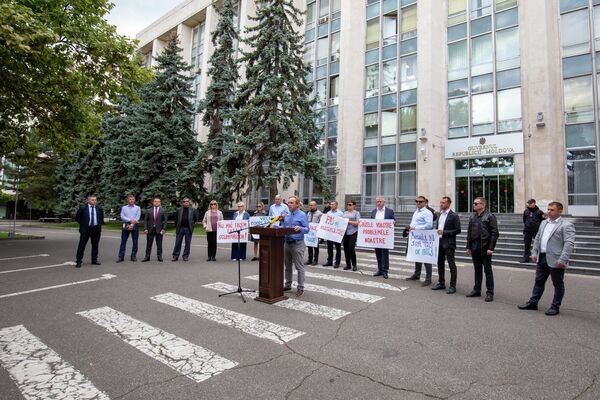Zeci de primari au ieșit în fața Guvernului - Sputnik Moldova