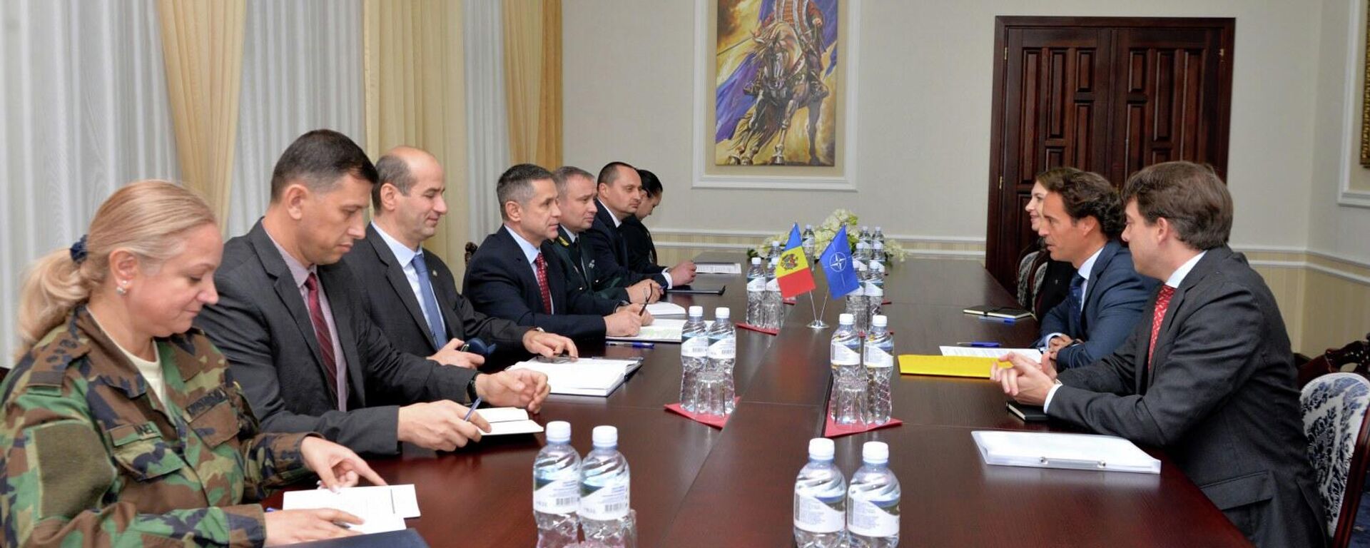 Встреча министра обороны Молдовы Анатолия Носатого с представителями НАТО - Sputnik Молдова, 1920, 29.09.2022