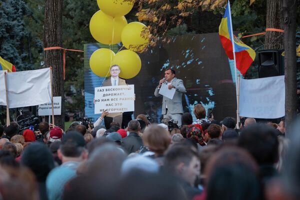 Mai mute persoane au vorbit de pe scena instalată la protestul din centru Capitalei - 02.10.2022 - Sputnik Moldova
