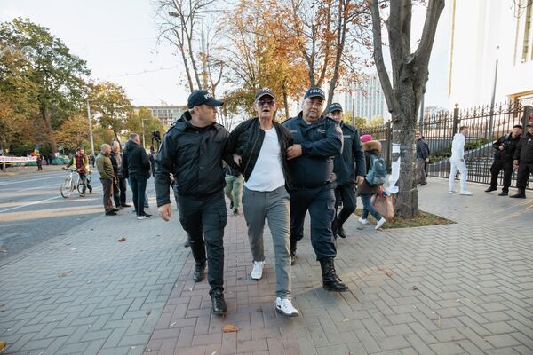 Poliția a reținut o persoană la protestul din centrul Capitalei - 02.10.2022 - Sputnik Moldova
