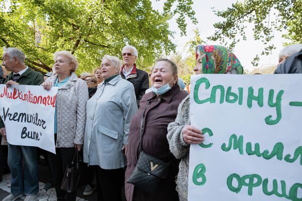 Флэшмоб Партии ШОР у здания правительства: Андрей Спыну - мультимиллионер &quot;хороших времен&quot; - Sputnik Молдова