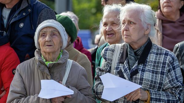 Flashmob: Avioane de hârtie pentru o guvernare de carton - Sputnik Moldova