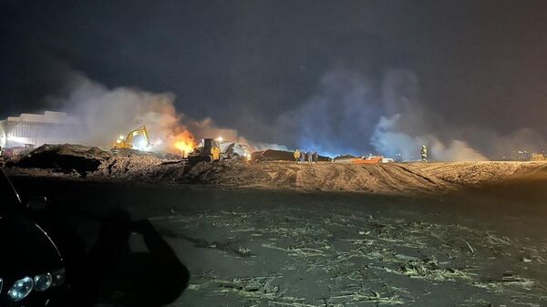 Пожар на заводе пластиковых отходов в Кишиневе - Sputnik Молдова