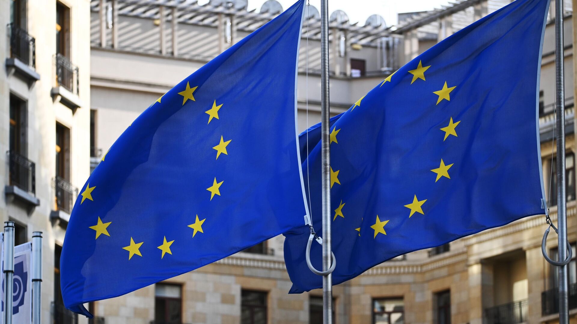 Флаги с символикой Евросоюза в Брюсселе. - Sputnik Молдова, 1920, 10.10.2022
