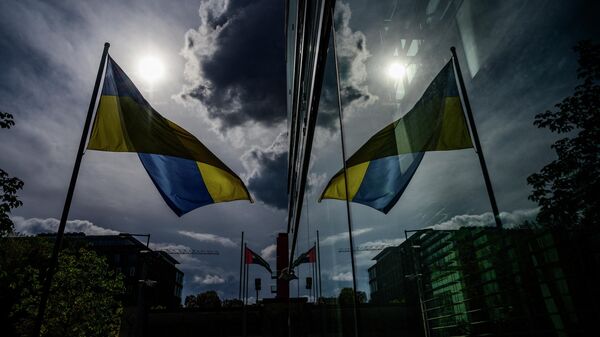 Украинский флаг на фоне неба - Sputnik Moldova-România