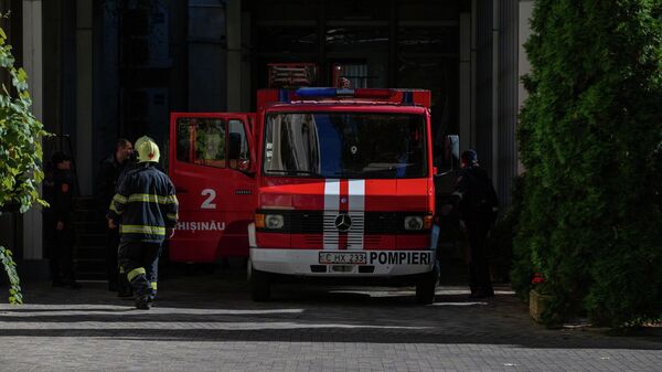 В пасхальную ночь на дежурство в Молдове выйдут сотни пожарных и спасателей - Sputnik Молдова