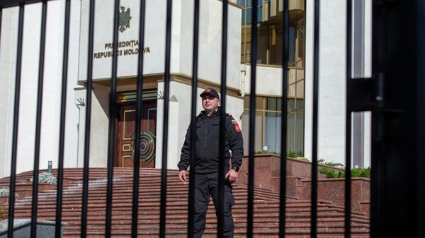 Забор и охрана у резиденции президента Молдовы - Sputnik Молдова