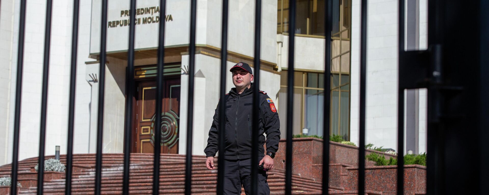 Забор и охрана у резиденции президента Молдовы - Sputnik Молдова, 1920, 03.07.2023