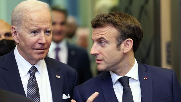 Joe Biden și Emmanuel Macron - Sputnik Moldova-România