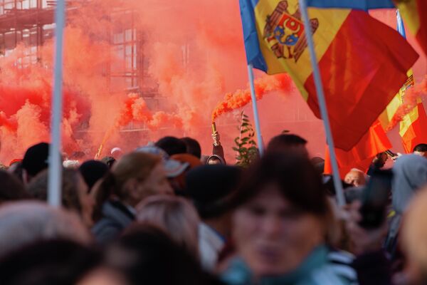 Mii de oameni au participat duminică la protestul opoziției în centrul Capitalei - Sputnik Moldova
