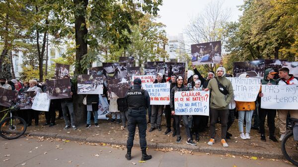 Акция протеста оппозиции у здания парламента - Sputnik Молдова
