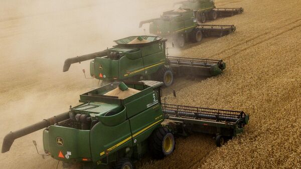 Combine agricole pentru recoltarea cerealelor - Sputnik Moldova-România