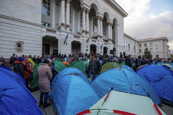 Митинги в Кишиневе продолжились у здания Генпрокуратуры после демонтажа палаточного городка возле парламента.  - Sputnik Молдова