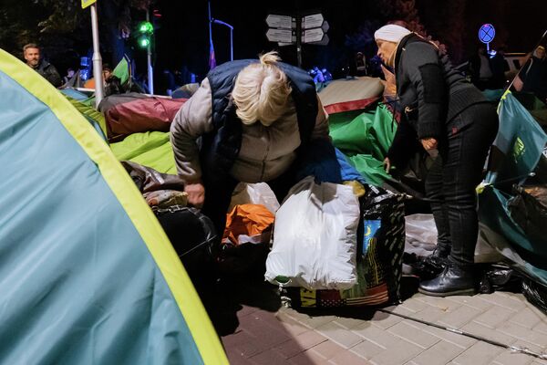Разгон палаточного лагеря был неожиданным: многие не успели даже забрать личные вещи. - Sputnik Молдова