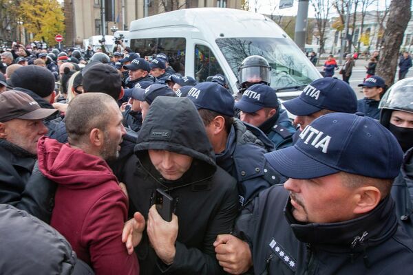 Пока серьехных столкновений на митингах удалось избежать. - Sputnik Молдова