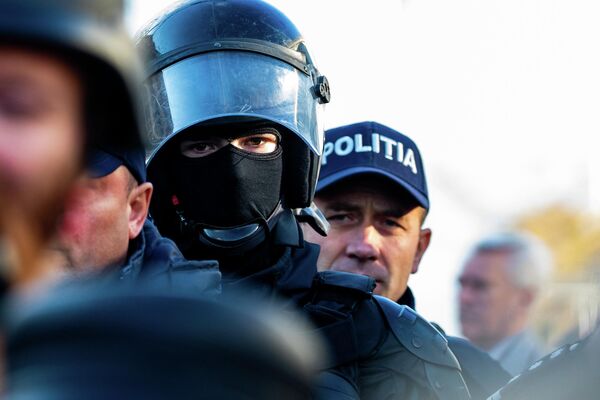 Многие полицейские не могут похвастаться высокими зарплатами. - Sputnik Молдова