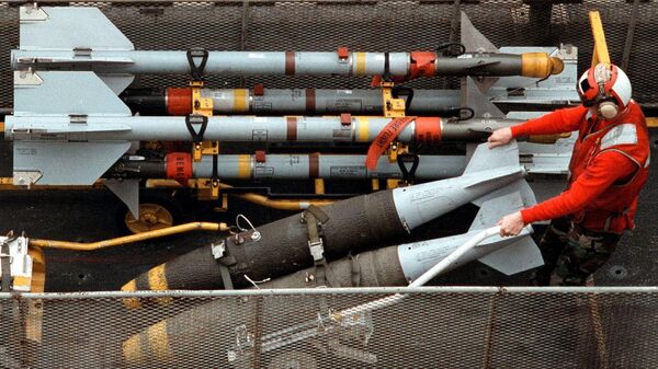 Încărcarea armelor la bordul unei nave marine americane - Sputnik Moldova