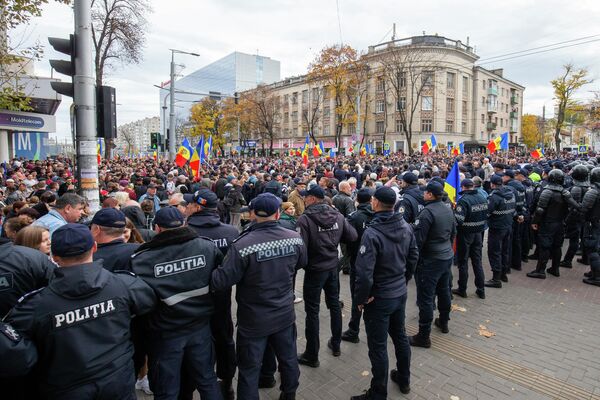 Полиции кричали &quot;Позор!&quot; - Sputnik Молдова
