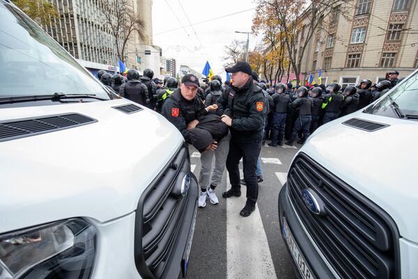 Организаторы митинга назвали действия полиции &quot;произволом&quot;. - Sputnik Молдова