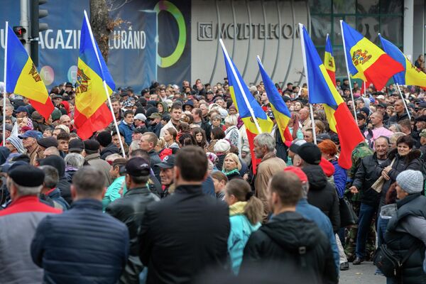 Mii de oameni au protestat astăzi în centrul Capitalei împotriva actualei guvernări - Sputnik Moldova
