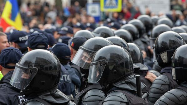 Постоять за себя: в Кишиневе на проспекте сошлись полиция и митингующие - Sputnik Молдова