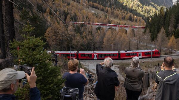 Cel mai lung tren de călători a fost lansat în Elveția - Sputnik Moldova-România