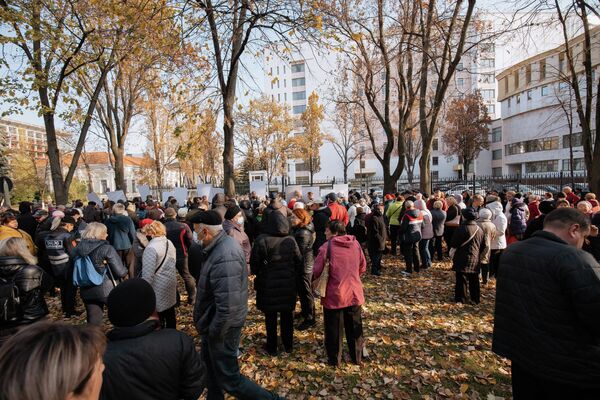 Protestatarii au creat un „coridor al rușinii” pentru deputați PAS - Sputnik Moldova