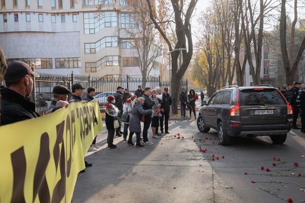 Protestatarii au creat un „coridor al rușinii” pentru deputați PAS - Sputnik Moldova