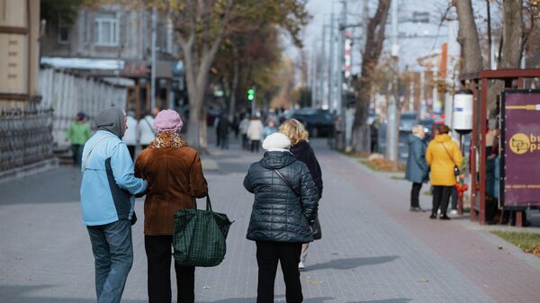 oameni pe străzi - Sputnik Moldova