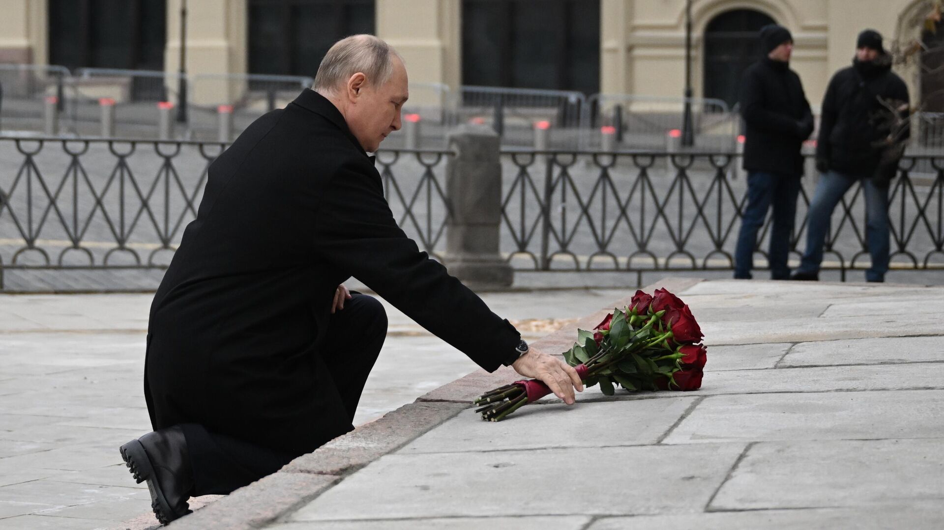 De Ziua Unității Naționale, președintele rus Vladimir Putin a depus flori la monumentul lui Kuzma Minin și Dmitri Pojarski din Piața Roșie din Moscova, care a fost deschis după restaurare. - Sputnik Moldova-România, 1920, 04.11.2022