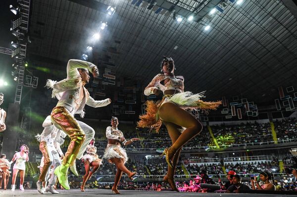 Танцоры выступают на 17-м Всемирном фестивале сальсы в Кали - Sputnik Молдова