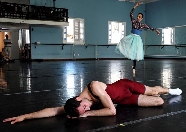 Итальянский артист балета Якопо Тисси и прима-балерина и генеральный директор Национального балета Кубы Вьенгсай Вальдес в Гаване - Sputnik Молдова