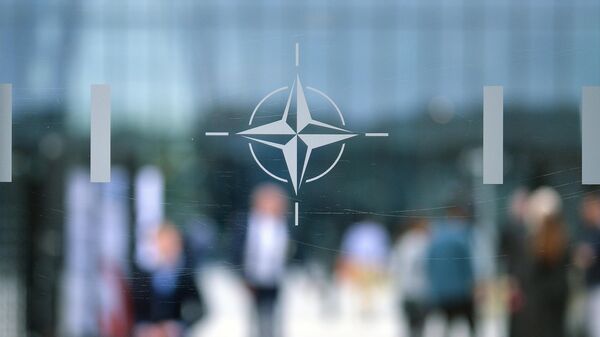 Эмблема Организации Североатлантического договора (НАТО) в Брюсселе.   - Sputnik Молдова