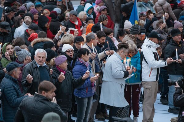 Protestatarii nu au avut un singur loc în care să protesteze, ci au preferat să mărșăluiască pe mai multe străzi ale Capitalei, să viziteze mai multe instituții, care, în opinia lor, suprimă protestele pașnice pe care ei le desfășoară. - Sputnik Moldova