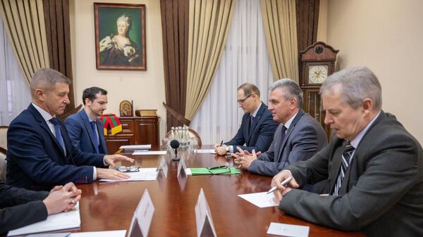 Встреча лидера Приднестровья Вадима Красносельского с послом Великобритании Стивеном Фишером в Тирасполе - Sputnik Молдова