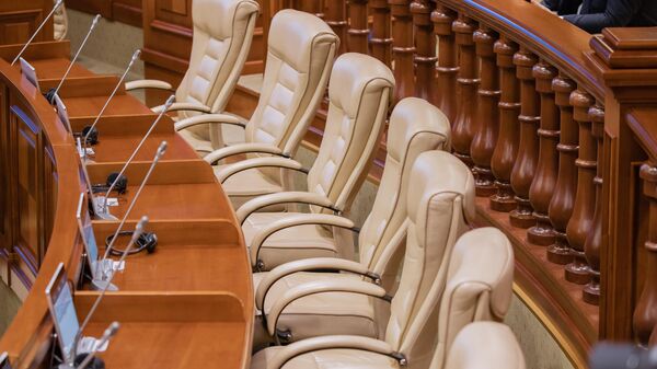 Scaune goale în sala de ședințe a Parlamentului RM - Sputnik Moldova