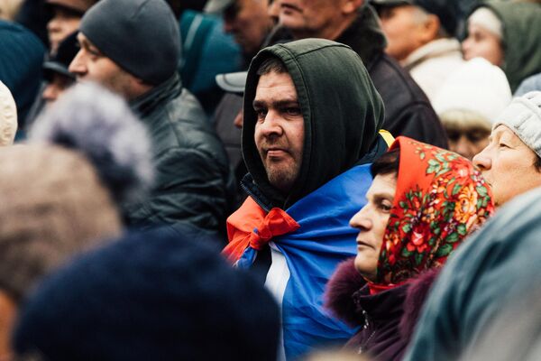 Mii de oameni au venit astăzi în Chișinău pentru a protesta împotriva actualei guvernări. - Sputnik Moldova
