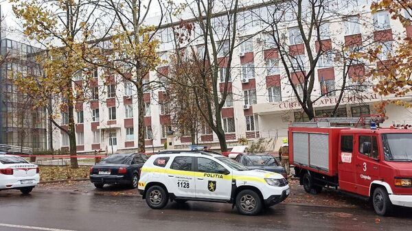 Проверка сообщения о бомбе в здании Апелляционной платы Кишинева - Sputnik Молдова