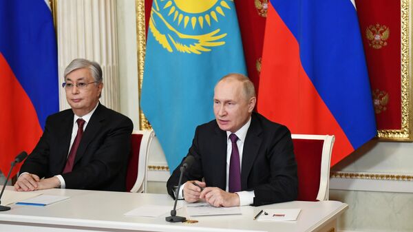 Президент РФ В. Путин провел переговоры с президентом Казахстана К.-Ж. Токаевым - Sputnik Молдова