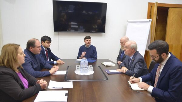 Мэр Кишинева Ион Чебан на встрече с послом США в Молдове Кентом Логсдоном - Sputnik Молдова