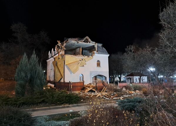 Храм Рождества Христова, пострадавший в результате ночного обстрела Донецка - Sputnik Молдова