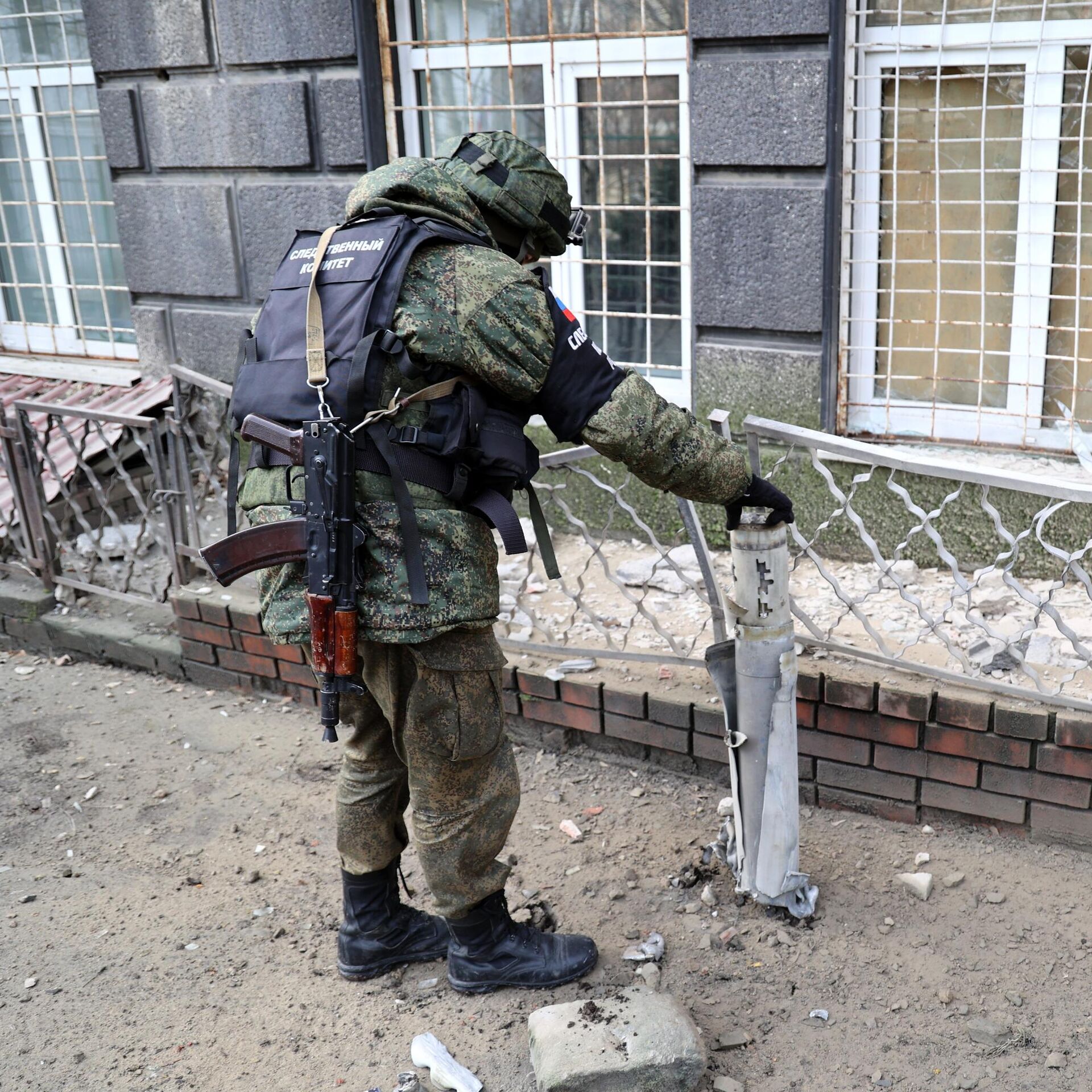 После утреннего обстрела. Военная обстановка в Донецке.
