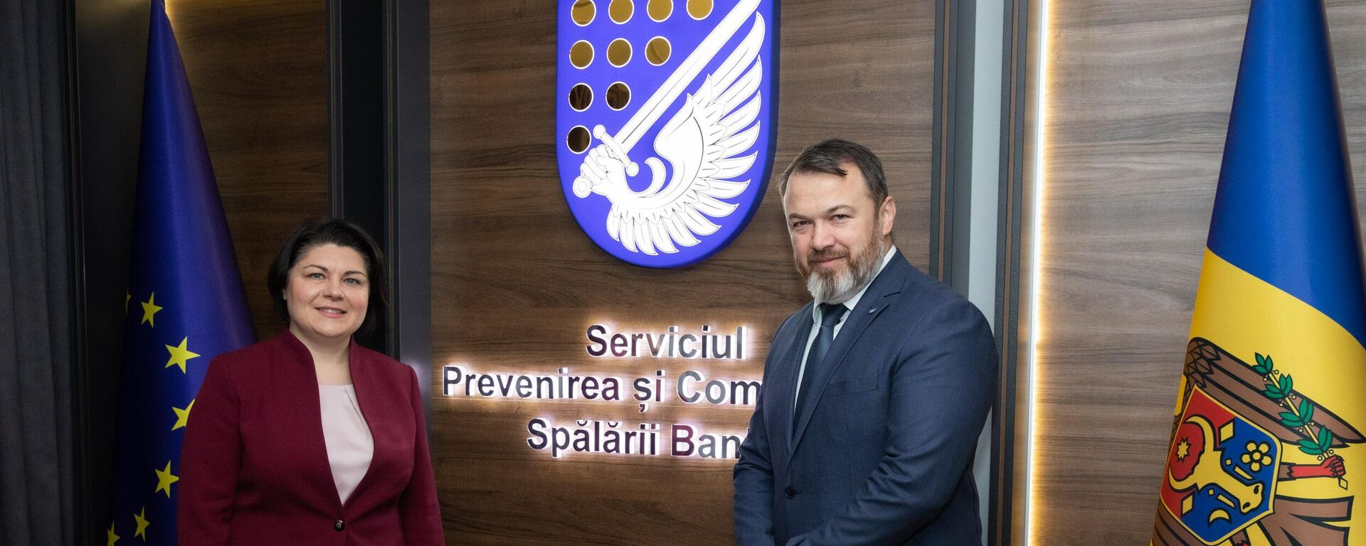 Natalia Gavrilița l-a prezentat colectivului Serviciului Prevenirea şi Combaterea Spălării Banilor pe noul director al instituției, Daniel-Marius Staicu - Sputnik Moldova, 1920, 15.12.2022