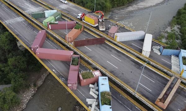 Podul Internațional Tienditas, care delimitează granița dintre Venezuela și Columbia a fost blocat de containere - Sputnik Moldova