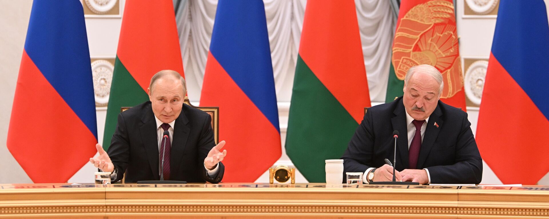 Vladimir Putin și Aleksandr Lukașenko  - Sputnik Moldova, 1920, 20.12.2022